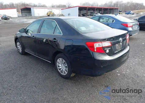 2014 Toyota Camry Le z USA, uszkodzony, nr VIN 4T4BF1FK1ER396169